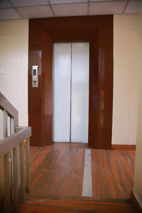 فندق V Bee Plaza تريفِندرم المظهر الخارجي الصورة