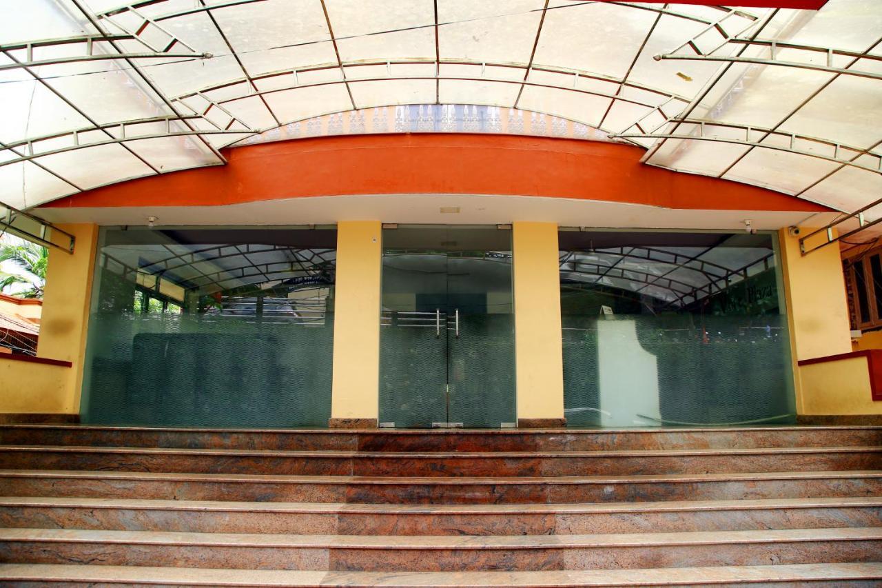 فندق V Bee Plaza تريفِندرم المظهر الخارجي الصورة