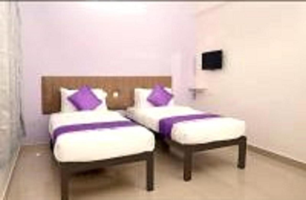 فندق V Bee Plaza تريفِندرم المظهر الخارجي الصورة